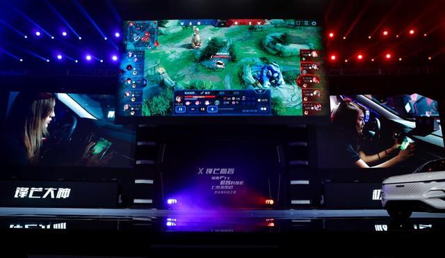 穆古鲁扎重返赛场，爆冷首场状态出色，RNG观众沸腾！