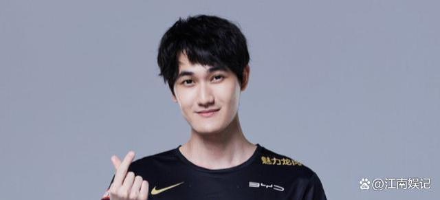 Karsa意外战胜RNG，重返赛场引爆全场！