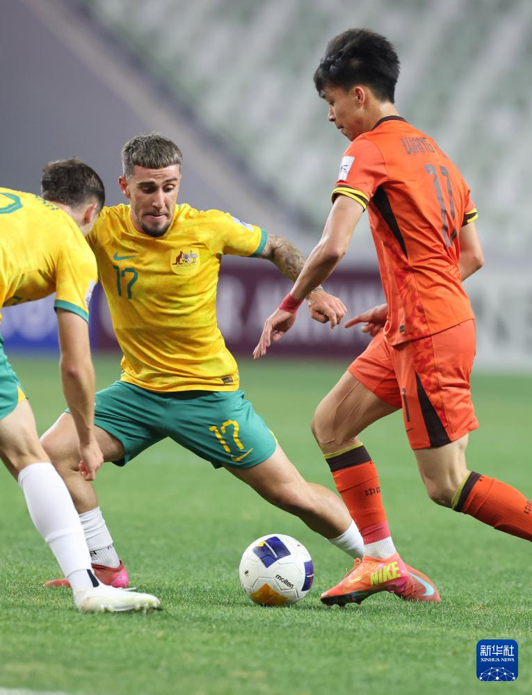 九游官网入口-莱万多夫斯基连续十场比赛得分超过刷新纪录，澳大利亚队不断突破！-九游官网入口